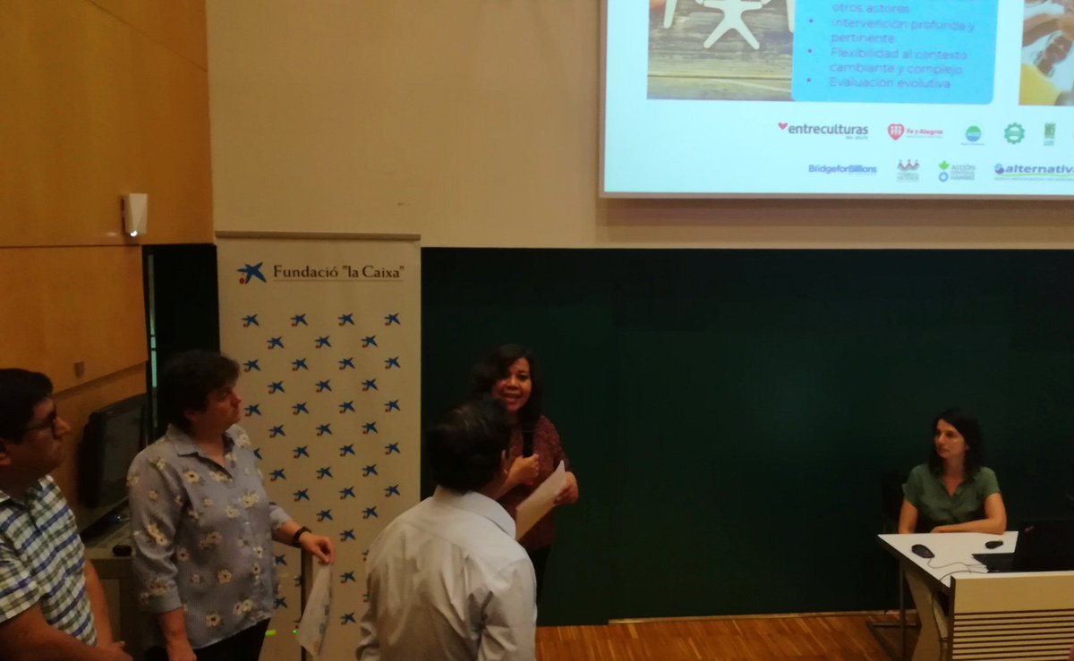SusOliverP's tweet photo. Nuestra compañera Deisy @WorldVisionPeru / @WorldVisionONG presentando el trabajo conjunto de desarrollo económico en Quispicanchi con la red #Work4Progress apoyado por @FundaciolaCaixa https://t.co/w18sYSiy2P
