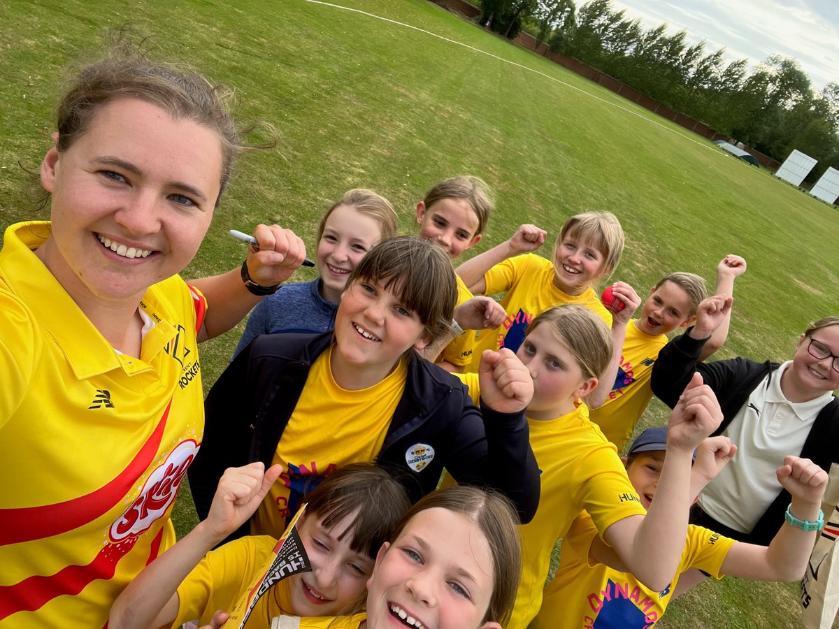 cricketnotts's tweet photo. Last night @Kathryn_Bryce dropped in to @AttenboroughCC to visit their @DynamosCricket session as #TrentRockets fever gripped the club ahead of @thehundred later this summer!

🐿️🦌🏏🚀 https://t.co/8OxesSC8YP