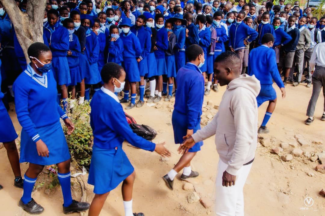 Nakamba_11's tweet photo. It was refreshing to go back to my home town 2 days after hosting a successful #MNF22 tournament. I was over joyed by the Passion and determination i saw from the students at Dinde and Sir Humphrey Primary schools as well as Hwange secondary school. https://t.co/BzFBvPVNRD