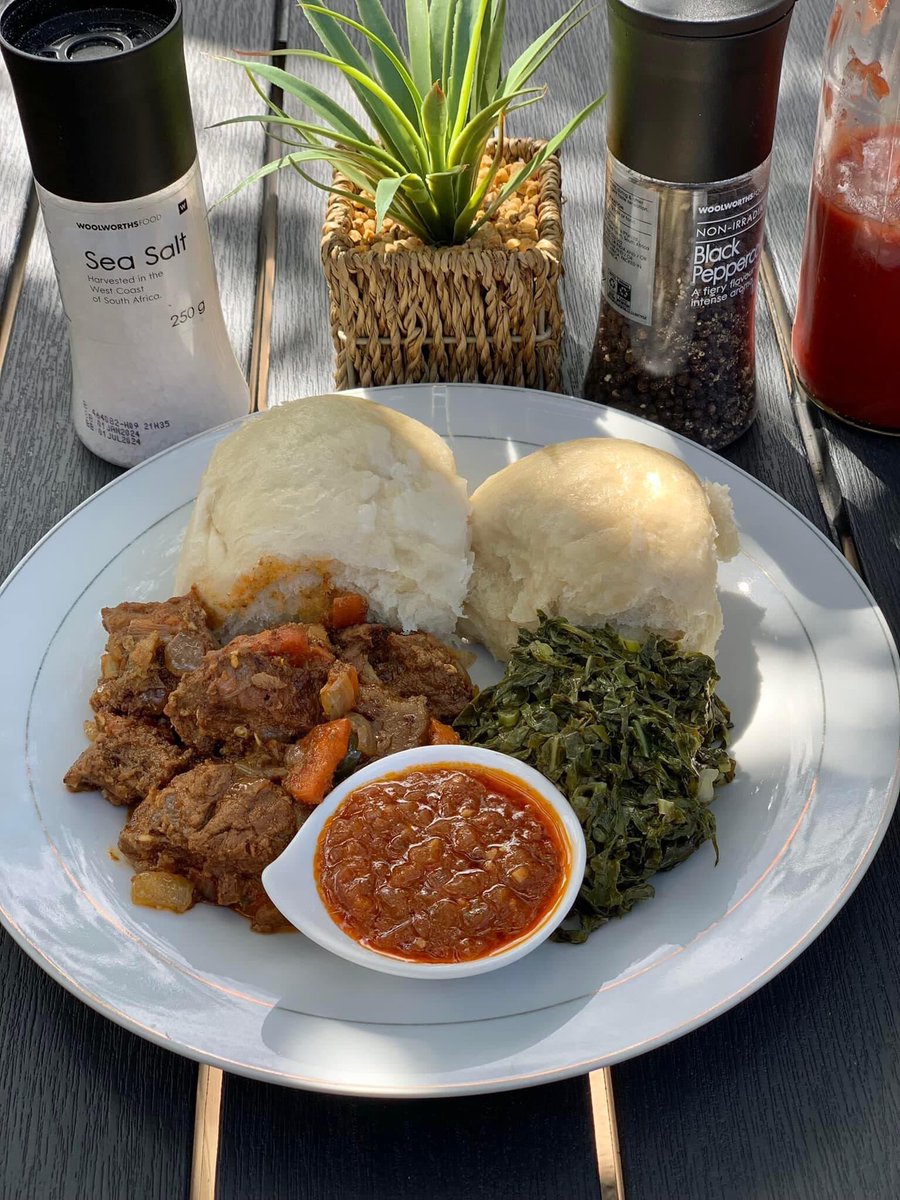 VisokaKitchen's tweet image. Due to popular demand we are cooking #madombi again today. Why not pass by and grab a plate whilst it’s still hot to warm you on this cold 🥶 winter day. Lunch is ready!!!  #VisokaKitchen #KwagaMavis,
