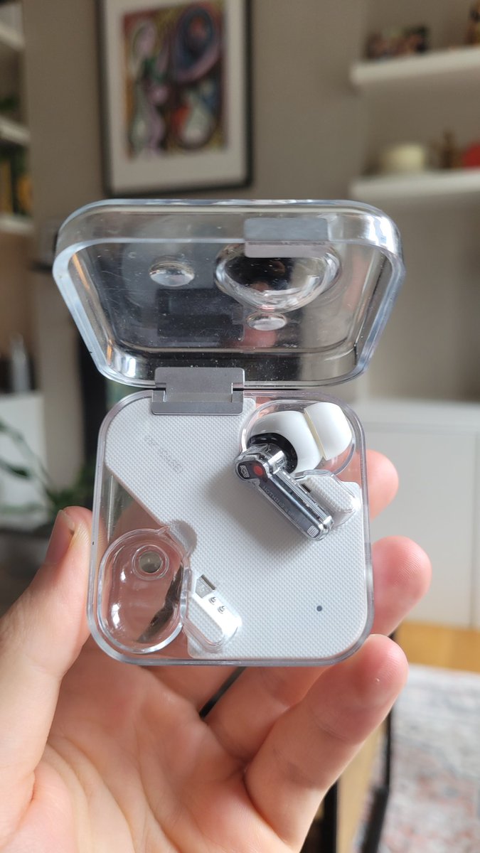 mawbius's tweet photo. Hey @getpeid, this is a very sad picture! Firstly I lost one of my Nothing Ear (1) earbuds which sucks coz I love them and use them *all the time*. 

Secondly it sucks because I can't just replace the missing earphone! I have to buy a whole new set, which sucks for me... 1/2 https://t.co/xTV18DUuiB