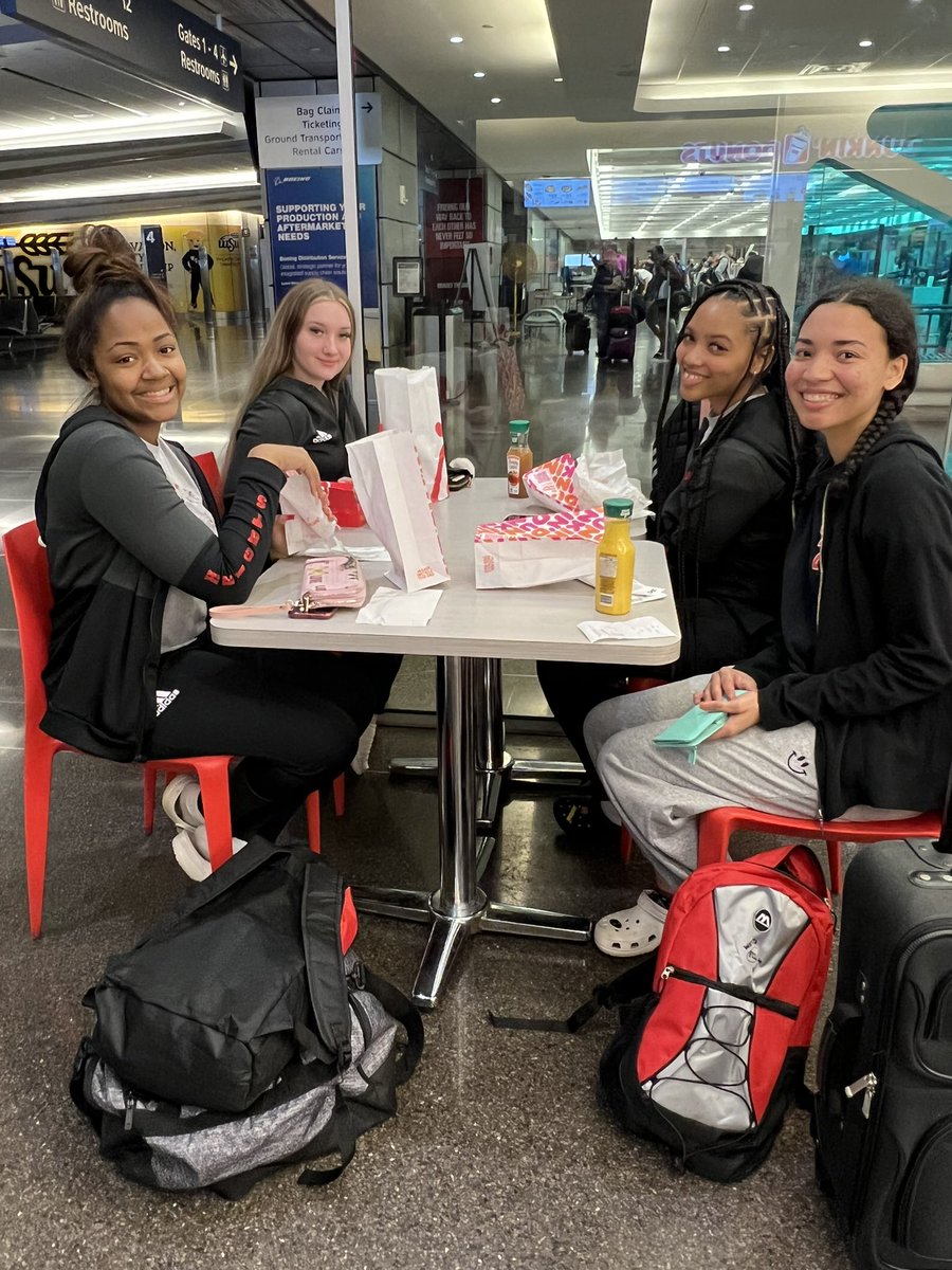 HeightsFACS's tweet photo. @HeightsHSusd259 FCCLA members are ready for take off✈️ to the @NationalFCCLA Leadership Conference in sunny San Diego ☀️🌴🥇Good luck ladies! Bring home the gold! #HeightsFCCLA https://t.co/rfuuyvIPpO