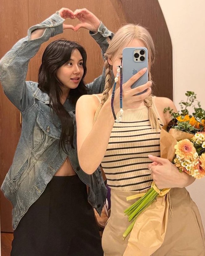 galleryofchaeng's tweet photo. chaeyoung and nayeon, the best duo https://t.co/F76gUKfrfx