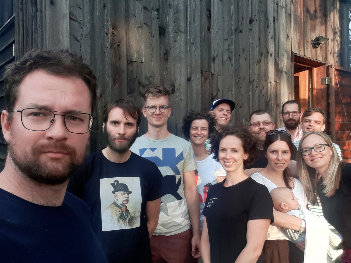 ustr_cr's tweet photo. Za celý náš vzdělávací tým (tedy i za ty, kteří nedorazili na poslední poradu v tomto školním roce🙂) vám přejeme hezké prázdniny. Těšíme se na konci srpna na viděnou na letní škole a na podzim na nových seminářích, které chystáme.
Pěkné léto ⛱ https://t.co/1pn8akZK0f