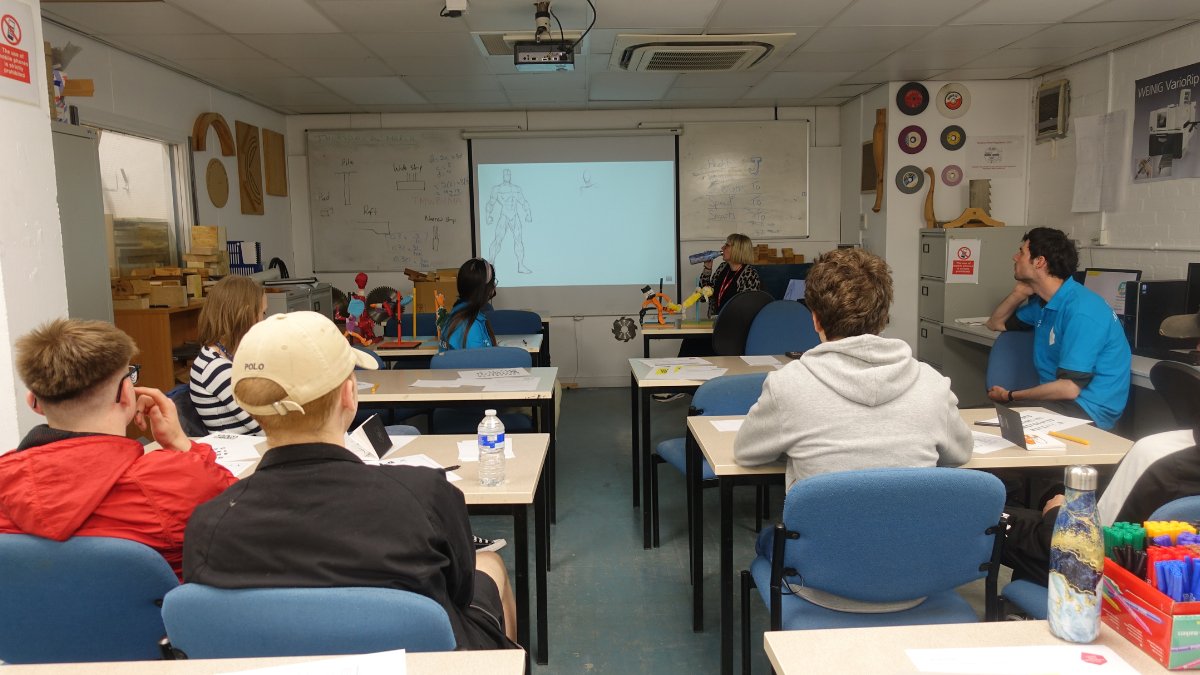 WeAre_LCB's tweet photo. Thank you to @LeedsArtsUni for giving a group of our students the opportunity to take part in a reading &amp; arts project.

Students engaged in creative activities to develop an interest in reading, such as complex drawing to create their own models of super-heroes.

#ReadingProject https://t.co/6hfoS6zvBg