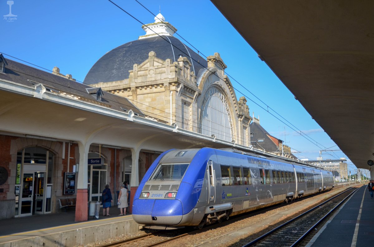 📷 [Devinette Gare] 

🌊 Élue deuxième plus belle gare de #France l'année dernière, elle se situe à seulement quelques kilomètres de la mer et sa construction remonte à 1931.

À votre avis, de quelle gare s'agit-il ? 🤔