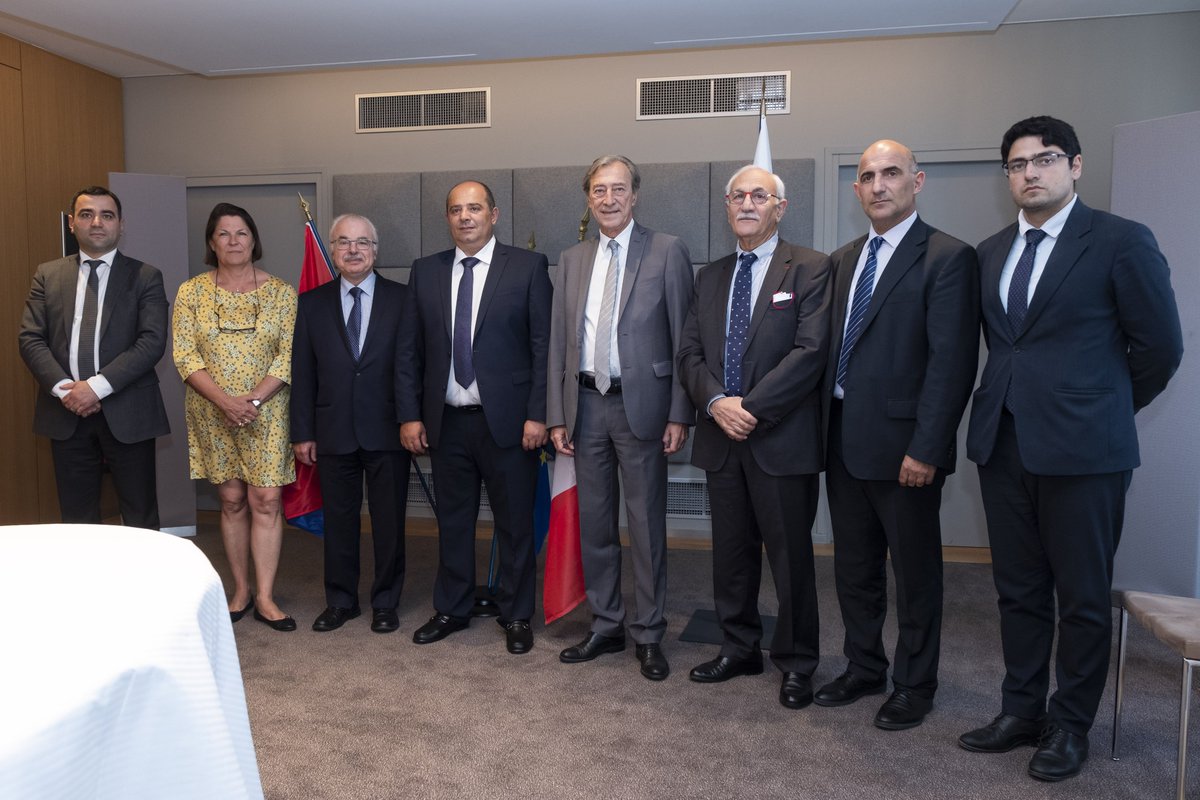 #CoopérationInternationale 🇦🇲
#GeorgesSiffredi et <a href="/mlgodin92100/">Marie-Laure GODIN</a>, ont accueillis Hayk GHALUMYAN, Préfet de la Région du Tavouch, et sa délégation, en marge des Assises de la coopération décentralisée franco-arménienne qui se tiennent à <a href="/villedelyon/">Ville de Lyon</a>.