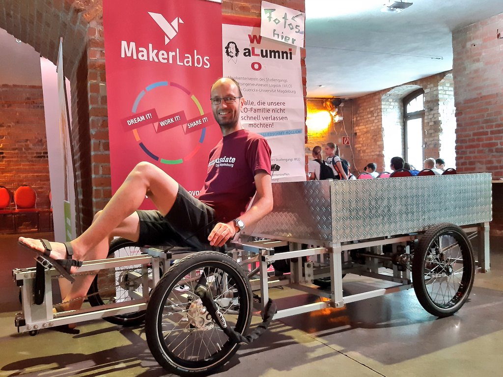 MMagdowski's tweet photo. Mein #Lastenrad ist größer! 😉
#MINTTage #MagdeMINT https://t.co/agDAOX88vX