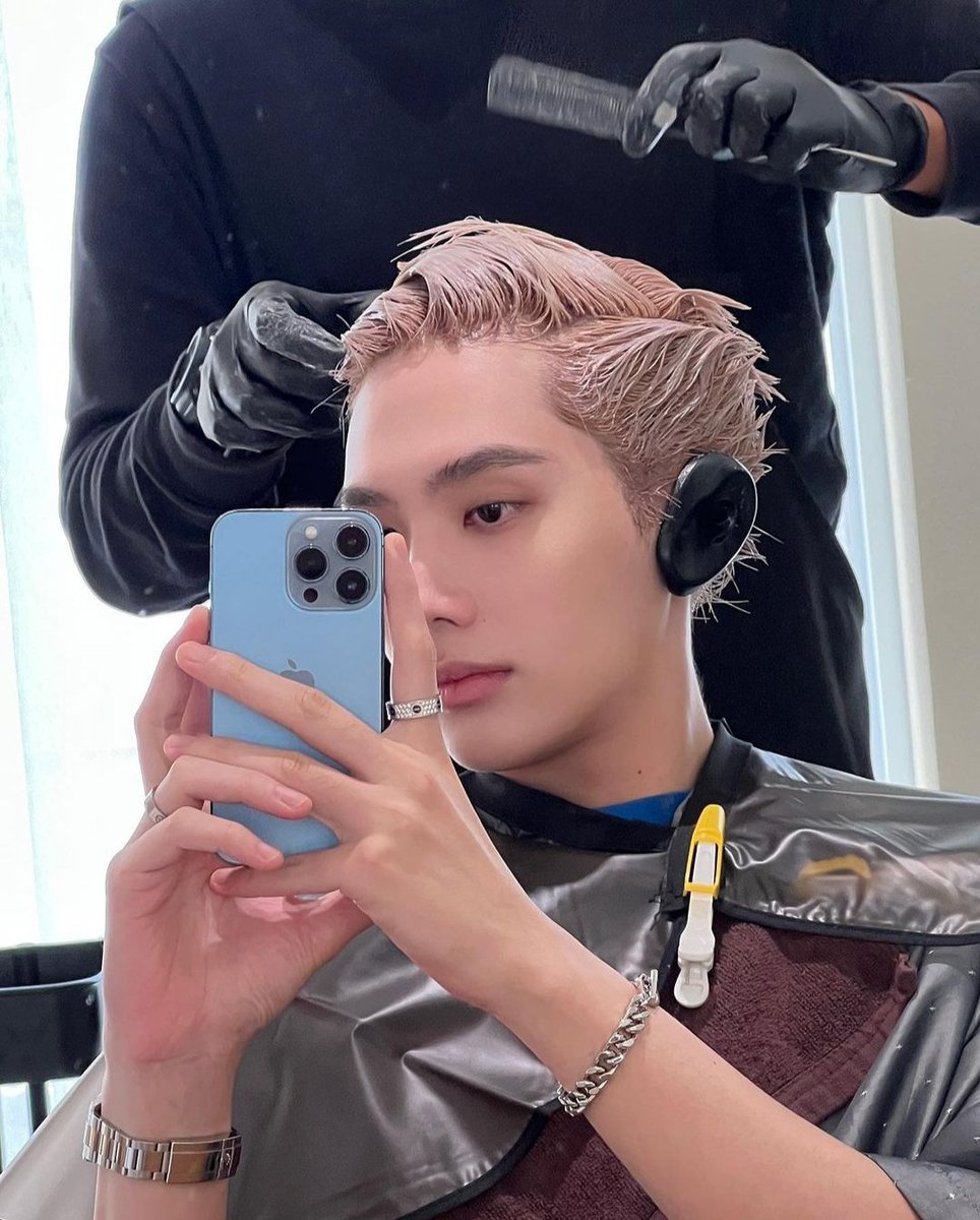 insarinofficial's tweet photo. นิยามของคำว่า...ใส่เสื้อยืดยังไงให้ดูหล่อหรูและดูแพง 💙
I love your look! Absolutely love it!.😍
#innsarin https://t.co/MP5IslSyHr