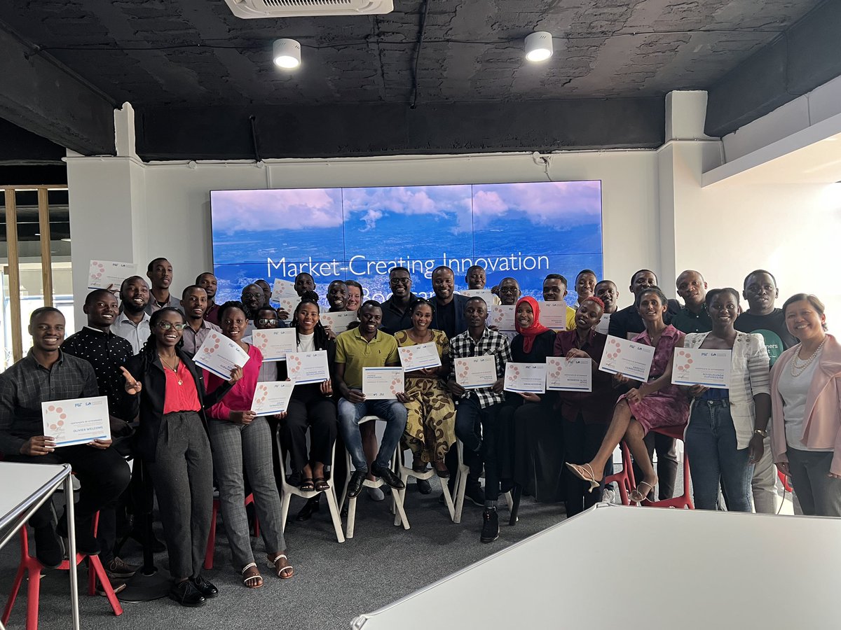 Meet all of our #Rwanda #MarketCreators!!! What a pleasure it was to share and learn with all of them!👏👏👏👏👏 <a href="/EfosaOjomo/">Efosa Ojomo</a> <a href="/RwandaICT/">Ministry of ICT and Innovation | Rwanda</a>