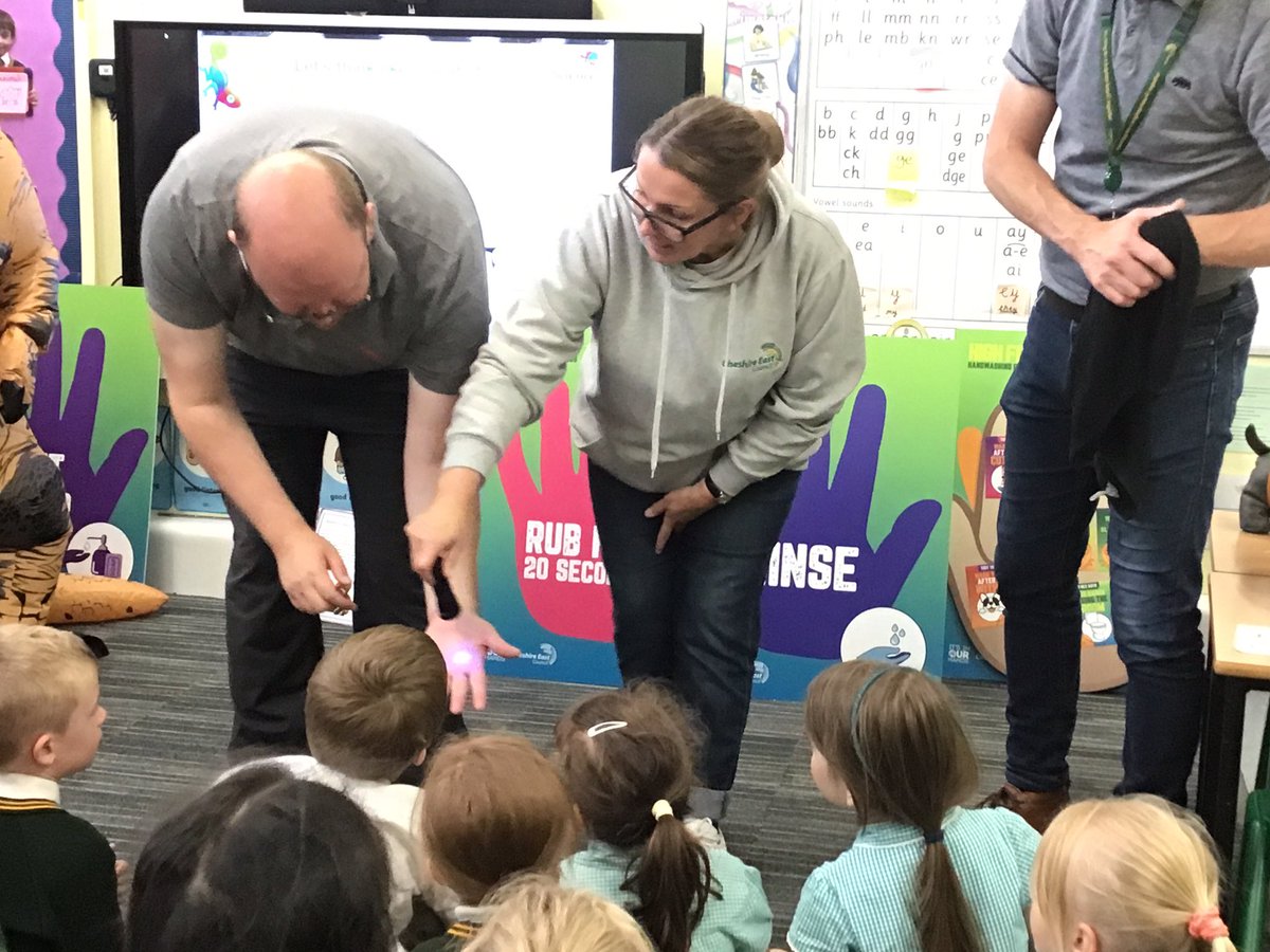 laceygreenpa's tweet image. 1S have been learning all about hand hygiene! #LGPAScience