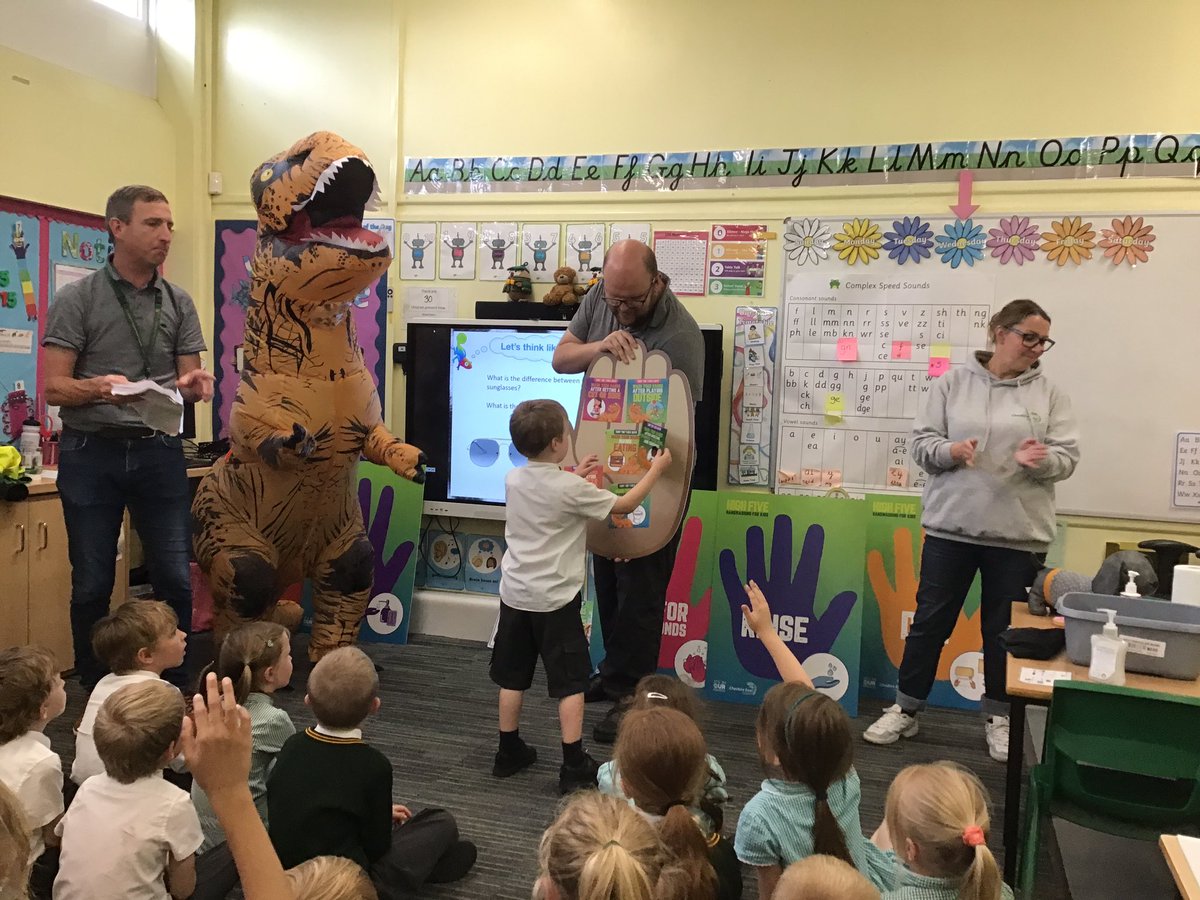 laceygreenpa's tweet image. 1S have been learning all about hand hygiene! #LGPAScience