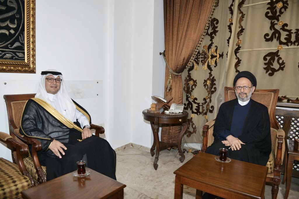 العلاَّمة #السـيد_علي_فضل_الله مرجعية علمية وفقهية، امتاز بتواضعه وإنسانيته وخلقه الرفيع وبخطابه الوحدوي والمنفتح إمتدادًا لمدرسة الحوار التي أسس لها المرجع الراحل السيد محمد حسين فضل الله.