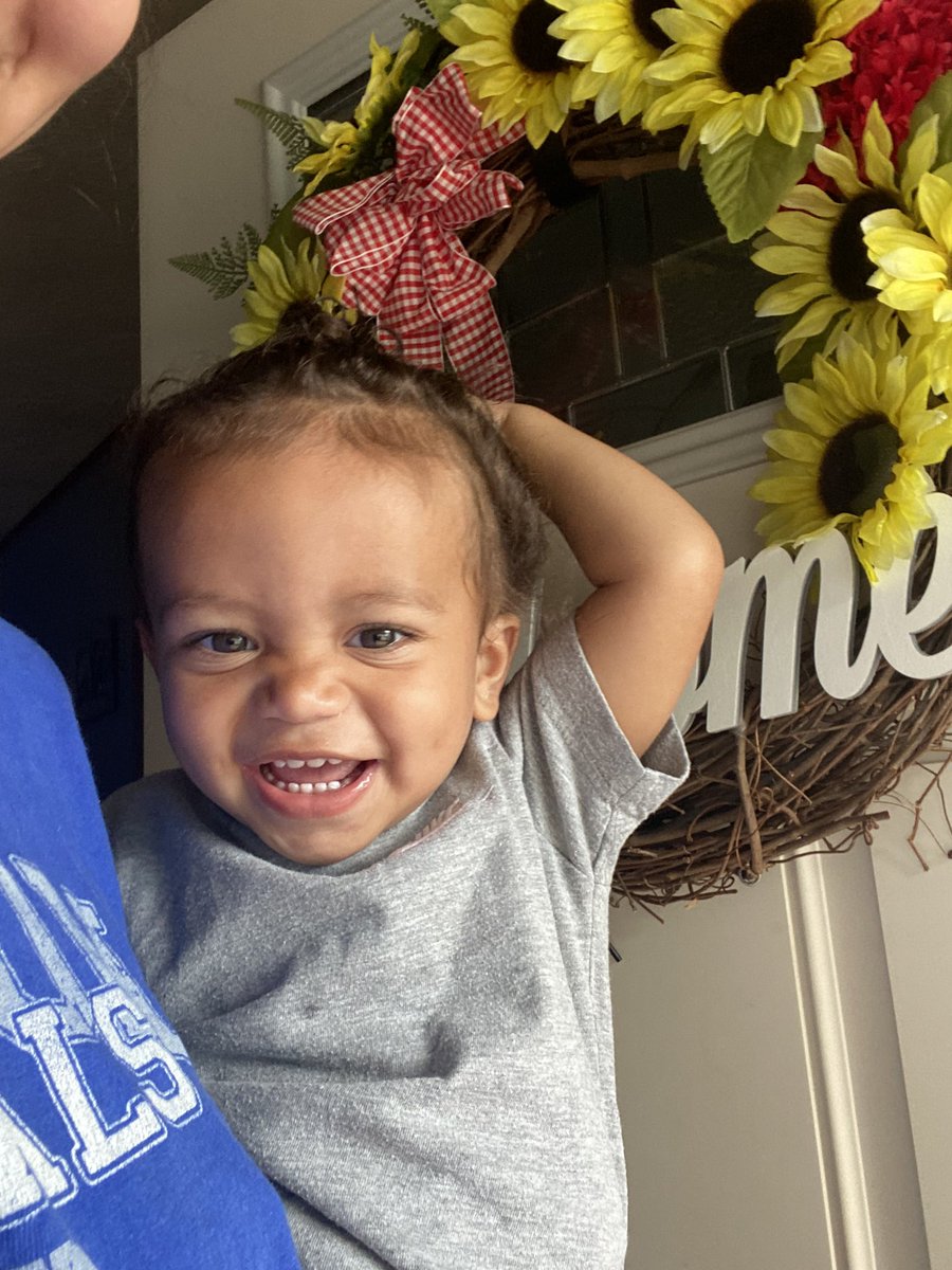 kenzzgreene's tweet photo. When he realizes mom put his hair in a man bun😭 https://t.co/nnIZqIqtKQ