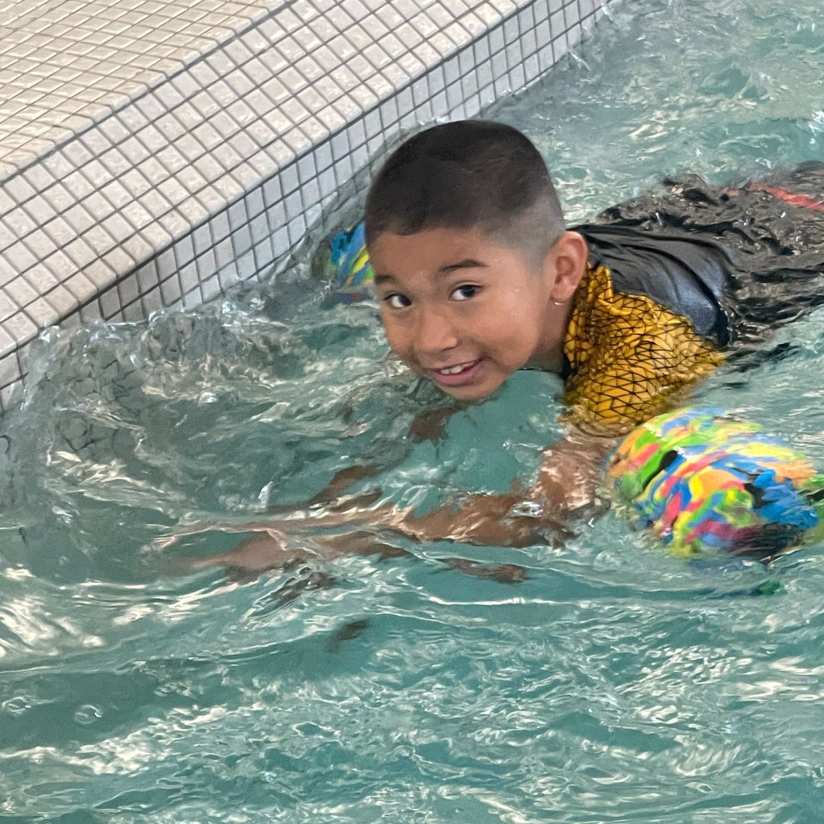 AlmondBancroft's tweet photo. Last week of summer school swimming lessons. We are so happy that our kids get the opportunity to learn how to swim...and don't they look like they are having fun? #AlmondBancroftPRIDE https://t.co/VyPQqiIp9s