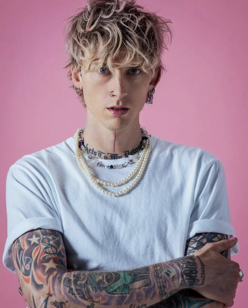zoingthroughit's tweet photo. no matter what people say

he’s OUR rockstar
he’s OUR inspiration 
he’s OUR safe place 

we love you beyond words @machinegunkelly please take care of yourself and remember: EST’s got you 🖤 https://t.co/hVd2rg4ix7