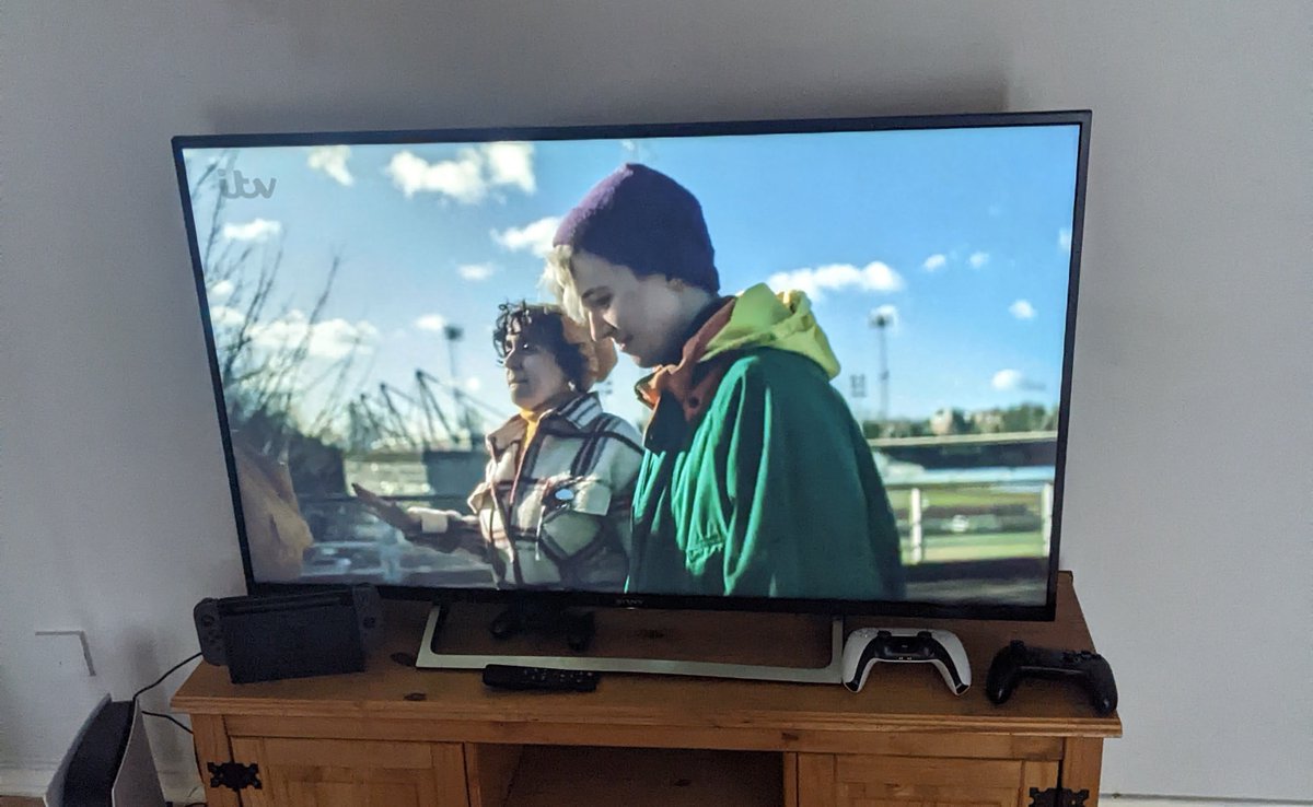anactorre's tweet photo. So proud of these two! So rare to see asexual representation. I love the message of the show that no matter who you are you deserve to be loved and you can have a great life and relationship. Watch here 👉https://t.co/UK7cM7Wjo5 https://t.co/LjaUR0eyM3