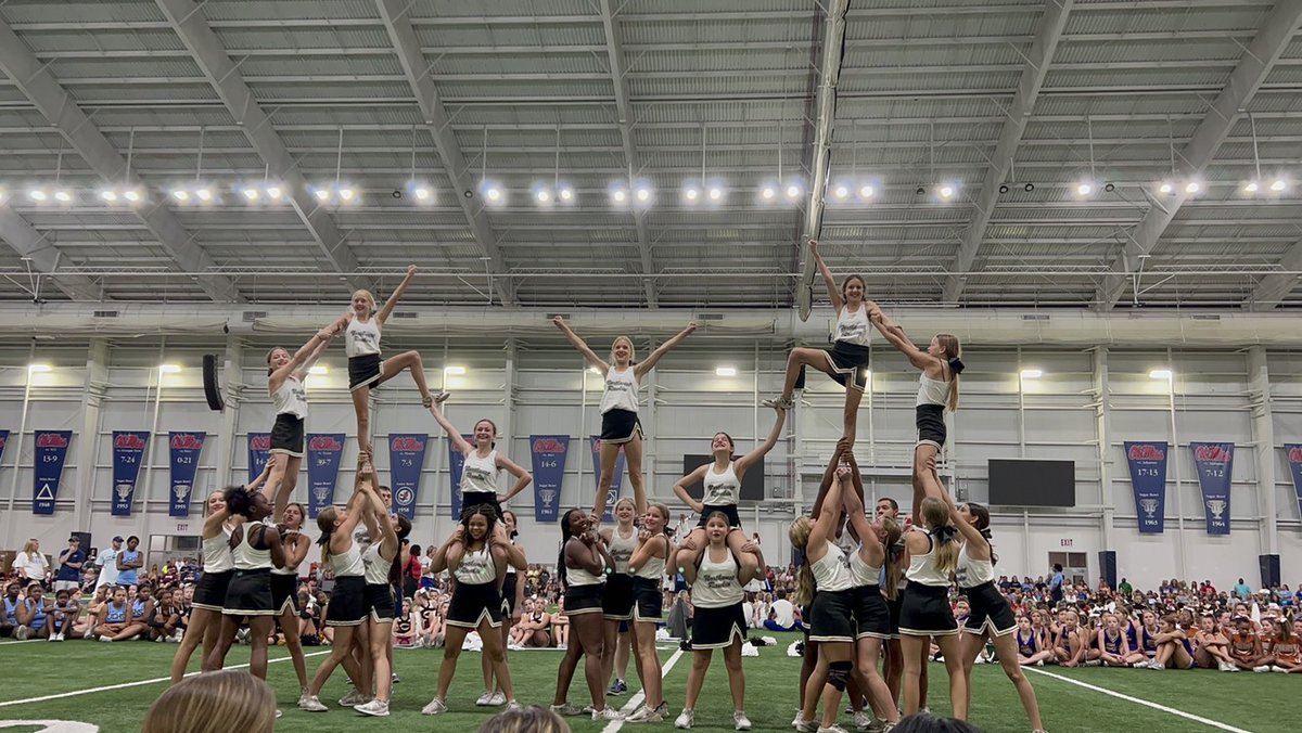 GlassBones4's tweet photo. We brought home 3!
My 12 year old is 5'10 and 200lbs. She never thought she would make the squad. Before tryouts she had me take her to Grit for training 3 days a week...25 bucks a day. When she saw her name posted online she cried real tears. Never think you can't do something! https://t.co/lxkCmeOdIY