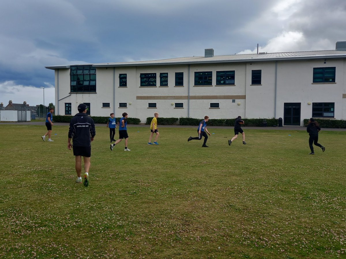 Great day yesterday <a href="/MillburnPE/">Millburn PE & Sport</a> helping out with their sports day! Was great to be apart of their brilliant day 💚❤🦅🏉 #HereforHighland