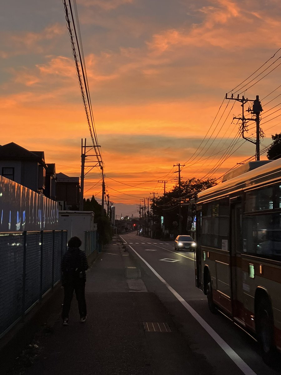 moco_mooco's tweet photo. 夕焼け久しぶりに見た https://t.co/Qn8m7V7BKI