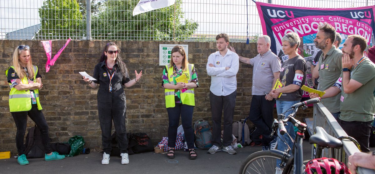 ucu's tweet photo. Staff and students were out in force at yesterday's rally against plans by @RuT_College to fire and rehire 127 members of teaching staff 📢

UCU members have voted to take 14 days strike action in August and September unless management think again ✊

#RichmondFireAndRehire https://t.co/ySp1b20yAm