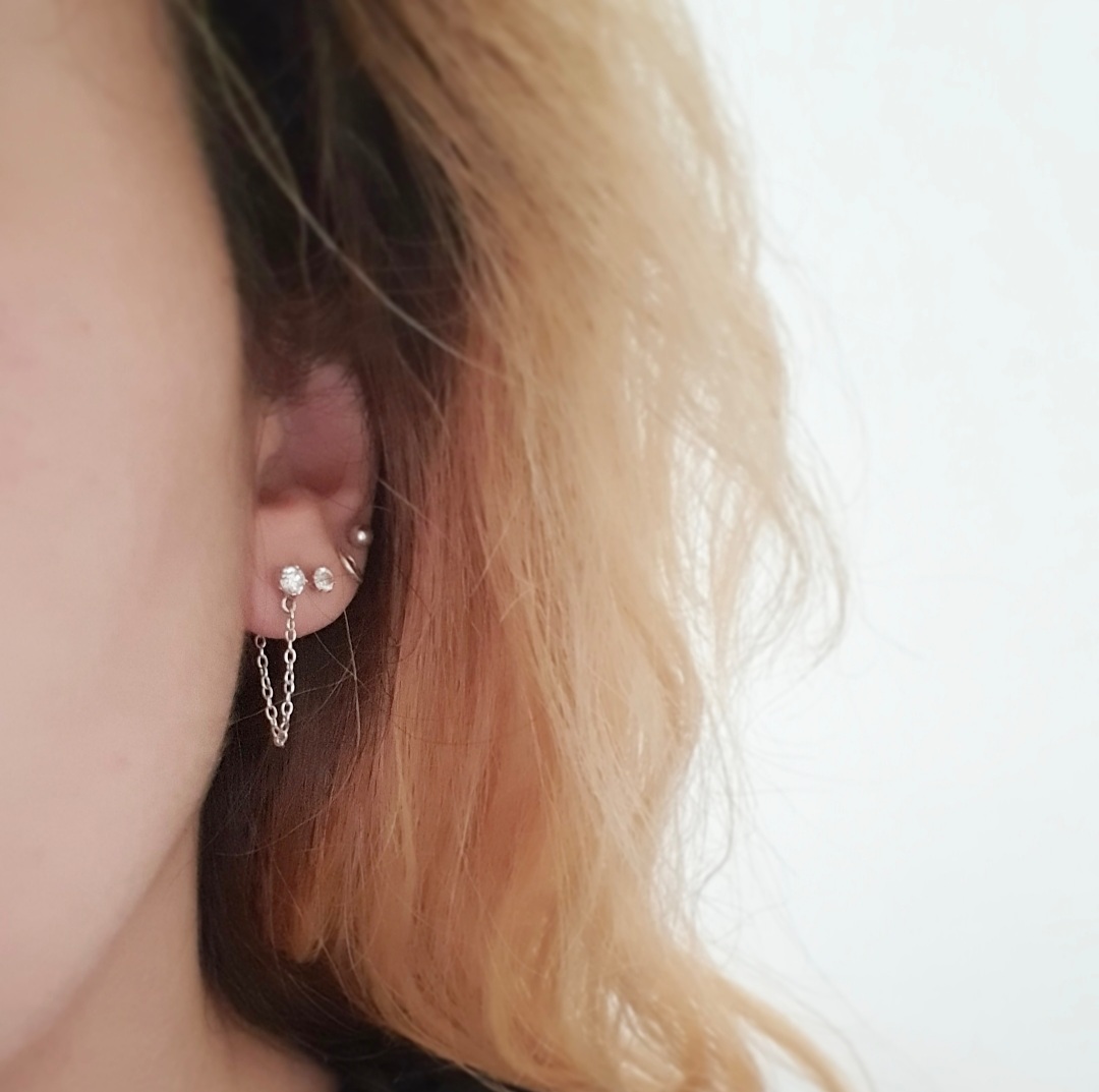 atelorbijoux's tweet photo. Accessoire mode de cette saison, les boucles d'oreilles chaînes fines, élégantes et légères, elles se portent aisément tous les jours🥰

#bijoux #Bijoux #Jewelry #handmadehour #handmade #Photography #DIY #Creative #loisirscreatifs #artisanat #artist #art #atelor https://t.co/jIWUoRFxnV