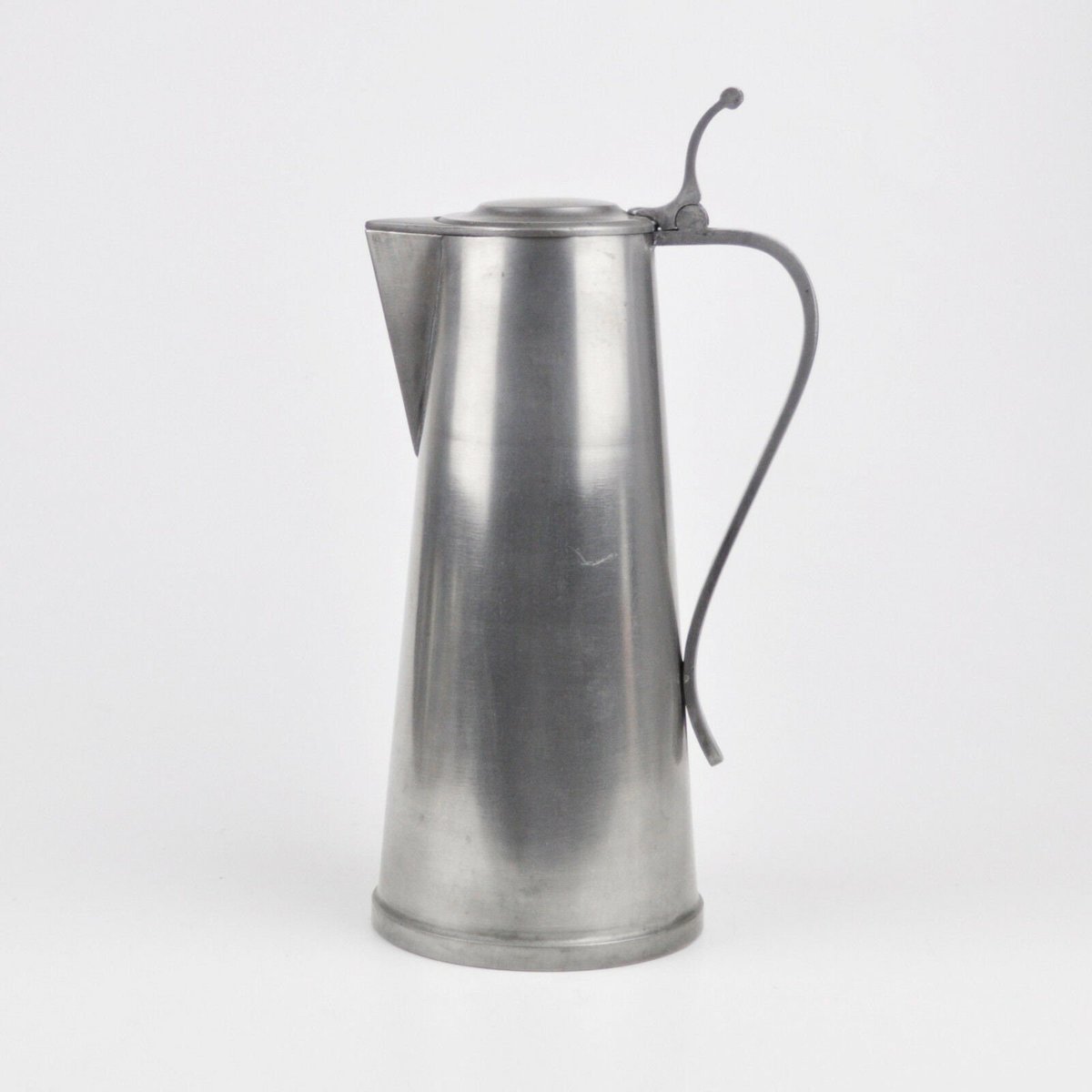 LuaMedia's tweet image. Quiero compartir lo último que he añadido a mi tienda de #etsy: Jarra de peltre procedente de un anticuario. Altura 27,5 cm. etsy.me/3a85K8S #pewter #luamedia #jarrapeltre #vasoestano #cocinarecreacion #recreacionsxvii #pewtertankard #reenactment