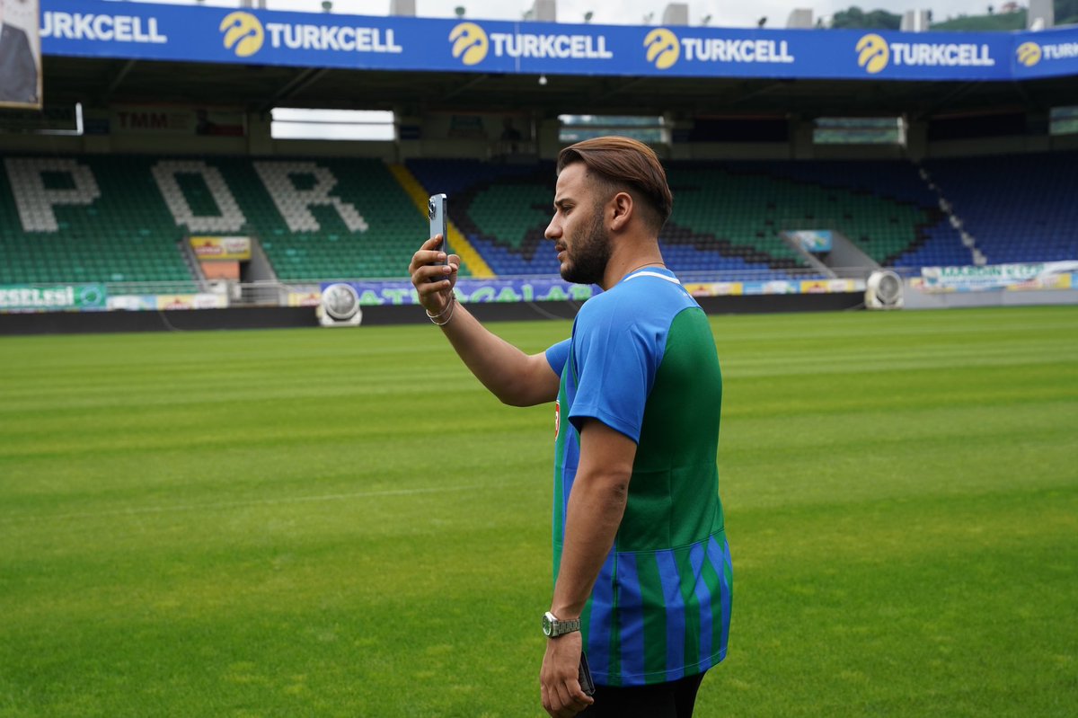 Çaykur Rizespor ile 1 yıllık kiralık anlaşmış bulunmaktayım.bu süreçte rizespor başarısı için var gücümle çalışıp ,tekrardan bu güzel şehri süperlige çıkarmak dileğiyle.