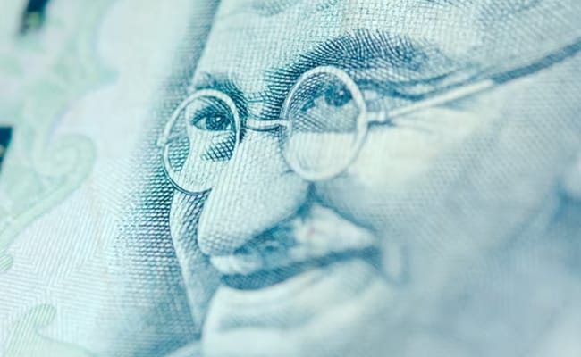 Rupee Breaches 79 Per Dollar Mark For The First Time Ever ndtv.com/business/rupee…