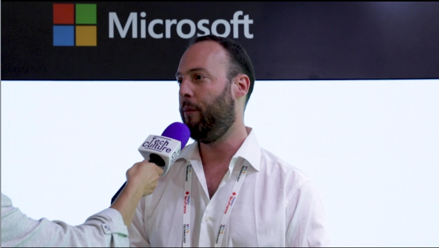 TechnologieDigi's tweet photo. La startup CAD.42 développe des objets pour connecter les grues sur un chantier 🏗
Fanny Berthon a interviewé Charles de Pirey, Co-fondateur & CTO de CAD.42 lors du salon Viva Technology 📽
#microsoftforstartup #chantier #startup #lafrenchtech #digitechnologie #construction https://t.co/52FMX4OPB7