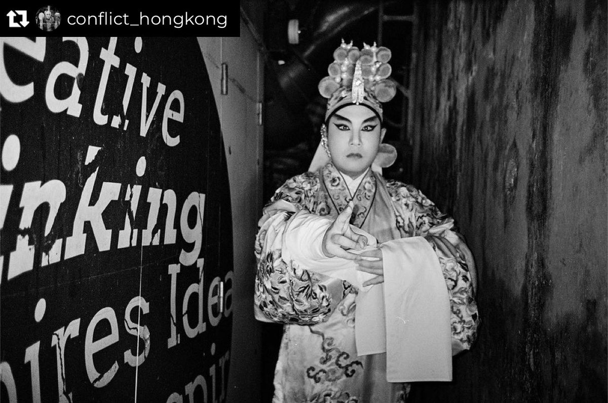 Kasper_Forest_'s tweet photo. Define himself by a lyrics of Chinese opera: “Even at the end of our tether, we'll be strong. No one is free from sadness after all. Stop grieving for the withering flowers. The moon may go full yet again.” 

#blackandwhitephotography 
#DocumentaryPhotography
#Streetphotography https://t.co/tEszA8jc4n