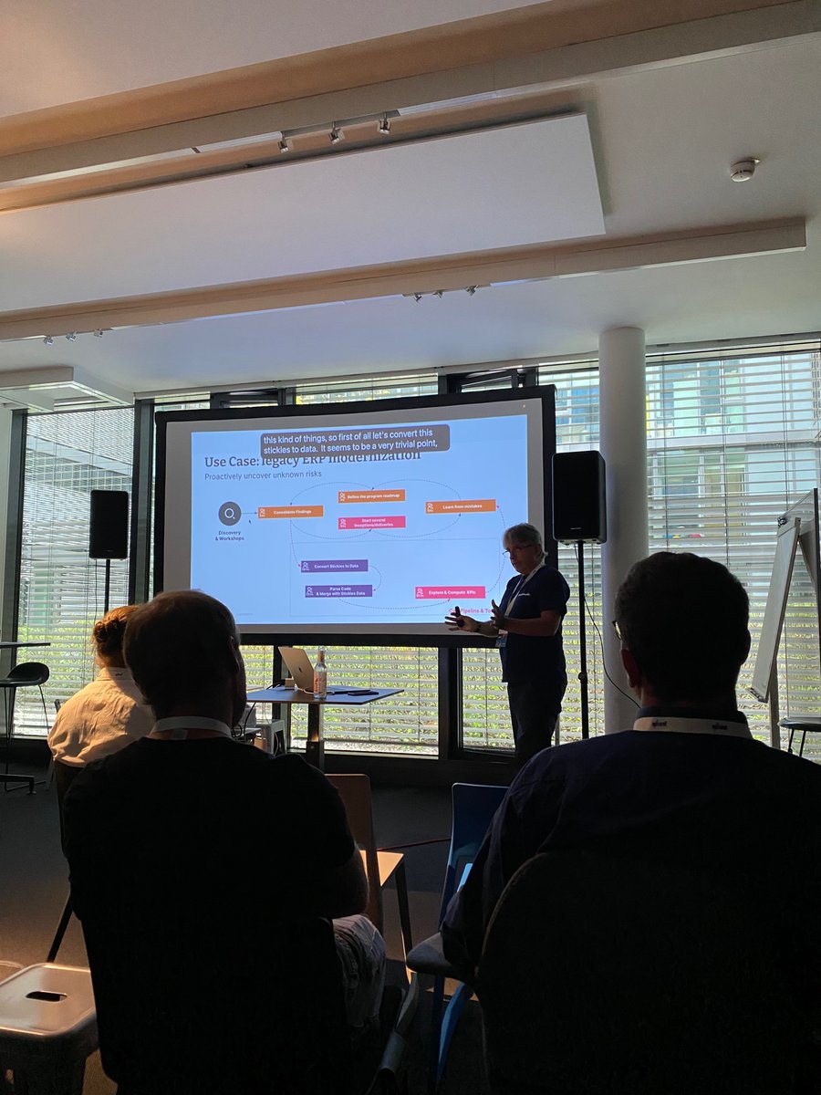 svnwnk's tweet image. #xconf &quot;from post-its to data&quot; 
Learn from what you collect from the perspective of a computer and gather insights - sounds very reasonable