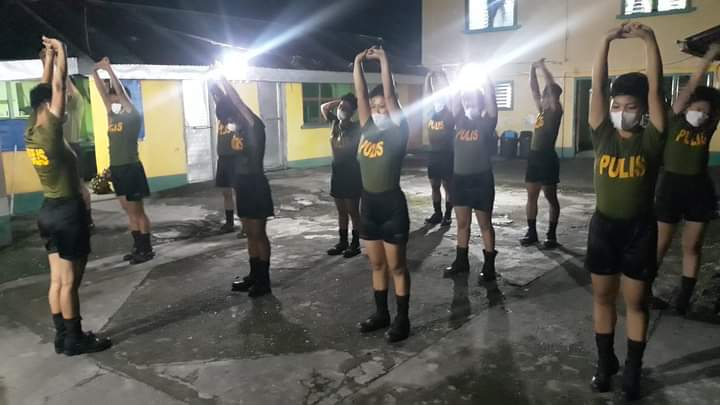 RSTU4B's tweet photo. On June 23, 2022 at 4:00 AM,
NAPNCOs of PSFTP CL 2021-01 Buklod Sansiklab led by PMSg Juliefel E Corocoto and PSSg John Raymond S Yarra, FTOs, under the supervision of PLTCOL NONATO P BANANIA, JR, C,FTC/COP Naujan MPS conducted morning physical accounting and exercise. https://t.co/xhm80AvsFW
