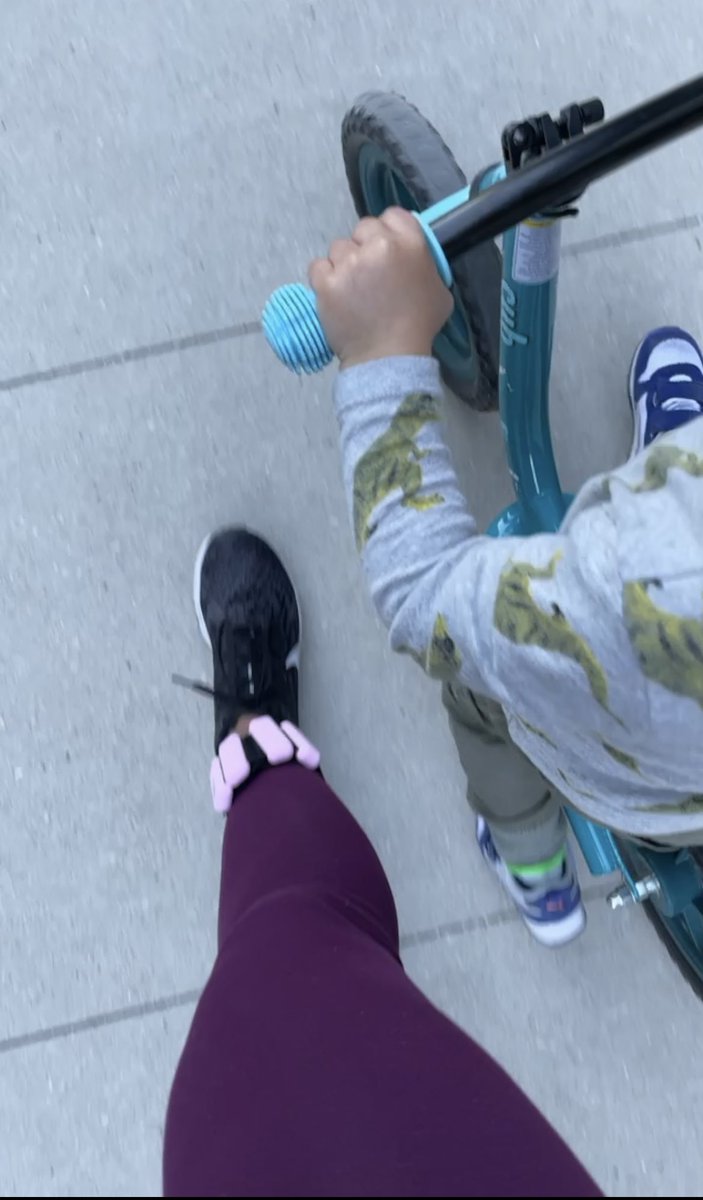 How 80’s are we?? Lol
<a href="/KyeMartinNBC/">Kye Martin</a> rocks her <a href="/shopbala_/">BALA</a> bangles on her wrists (and apparently at work, 🤣🤣) 
I wear mine on my ankles 💪🏽💪🏽