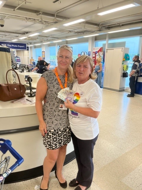 Thank you to <a href="/Tesco/">Tesco</a> in Wath for the incredibly generous donation of £500!

The team also gave us surplus stock, which we're very grateful for.

We're so lucky to have so many wonderful supporters and fundraisers in the community.

Thank you again Team Tesco! 🥰
