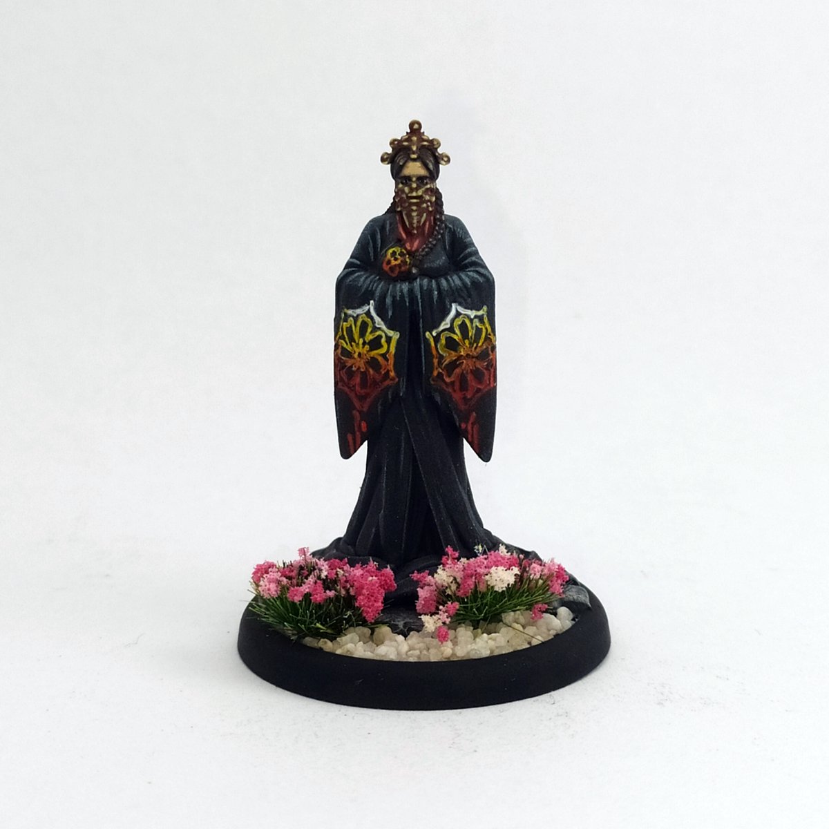 ypietrzakpaints's tweet photo. Misaki, Fractured from #malifaux by @WyrdGames. I love how this version of Misaki contrasts with the super dynamic original version. #playwyrd #m3e #lastblossom #wepaintminis #miniaturepainting #commissionpainter #brushforhire https://t.co/0UdNJXKHXY