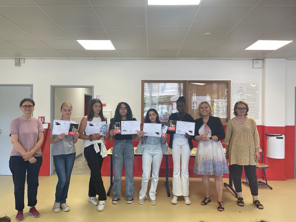 Collège des Bourgognes Chantilly tweet media