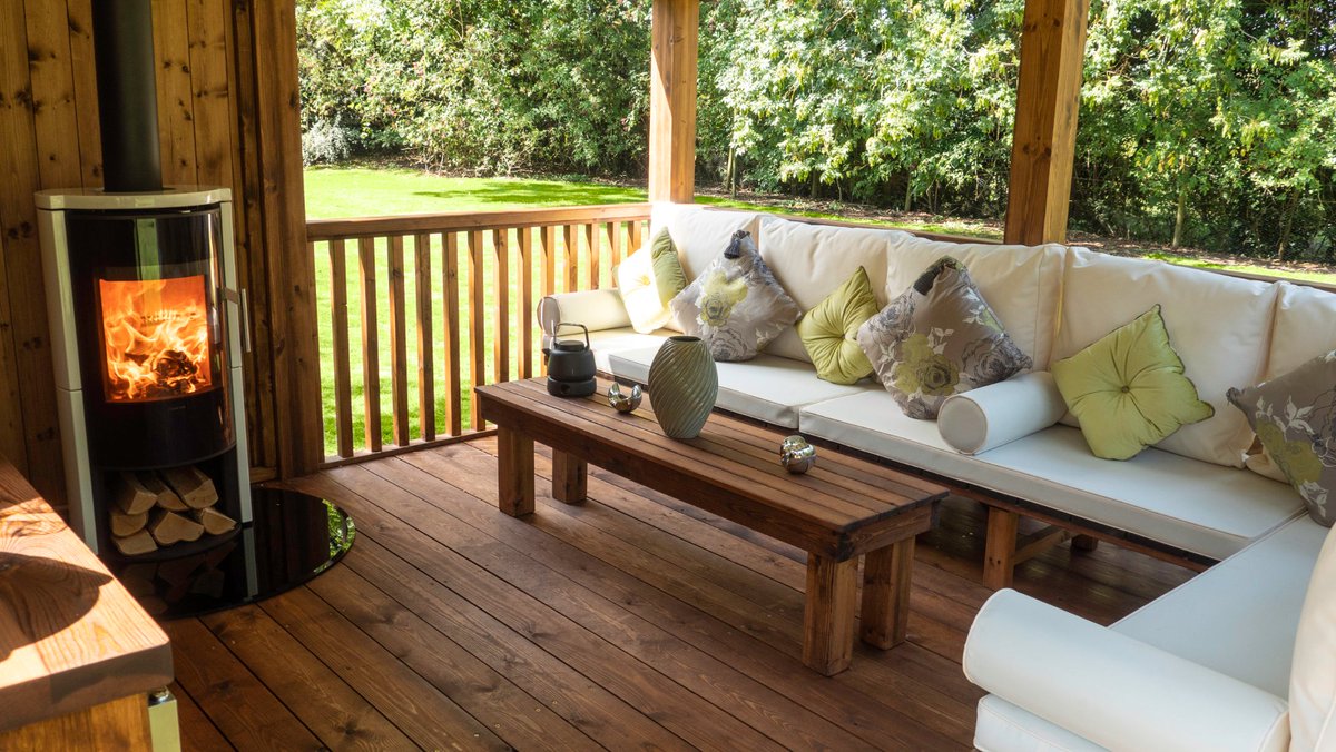 Bring the indoors out and the outdoors in 🛋🌳☀️
 
Discover more about Morso’s three wonderful garden buildings - an appealing choice for those who love al fresco cooking, dining and living, whatever the weather. ☀️🌦🌈
Find out more: bit.ly/3MA9nBI