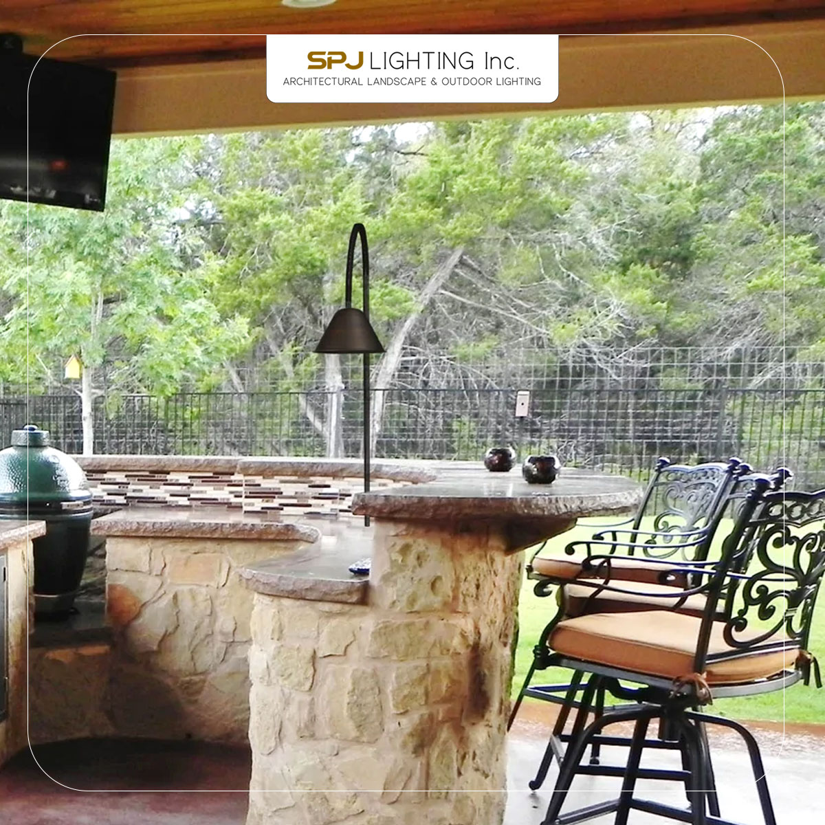 Love #cooking #outdoors but inadequate #lighting ruining your experience? Don’t worry, we’ve got you covered! Check out this solid #brasslight for your #outdoorkitchen bit.ly/3bdGFcY 
#kitchendesign #outdoorkitchenlighting #ambiencelight #lighting #lightfixture