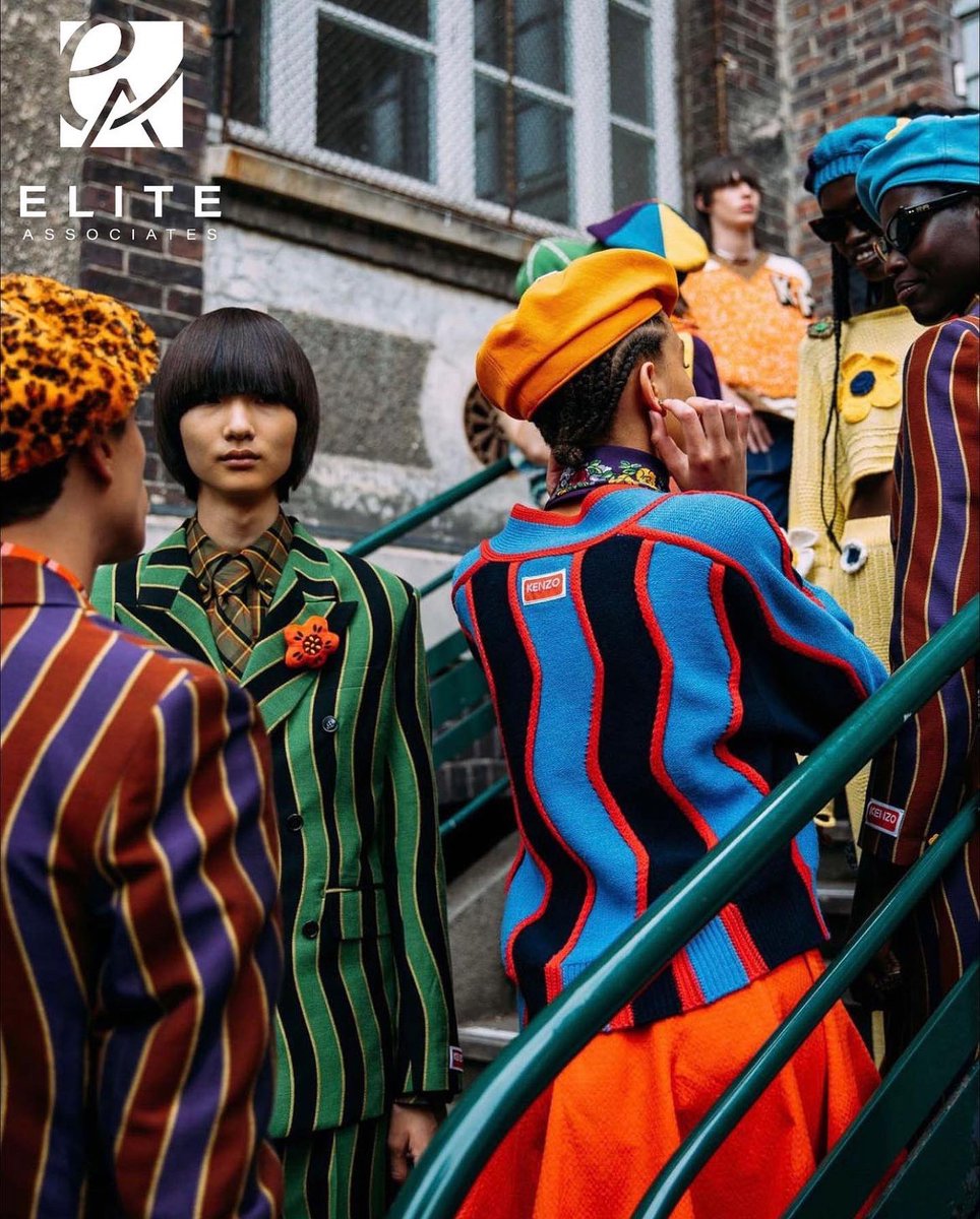 EliteAssociate's tweet image. Paris⚡️Kenzo By Nigo, inspired by graduation day; the bright tailored blazers, the high school team flags and structured accessories, also nods to travel. Postcard style badges adorn the garments whilst there is a very obvious nautical influence too

#KENZO #PFW22