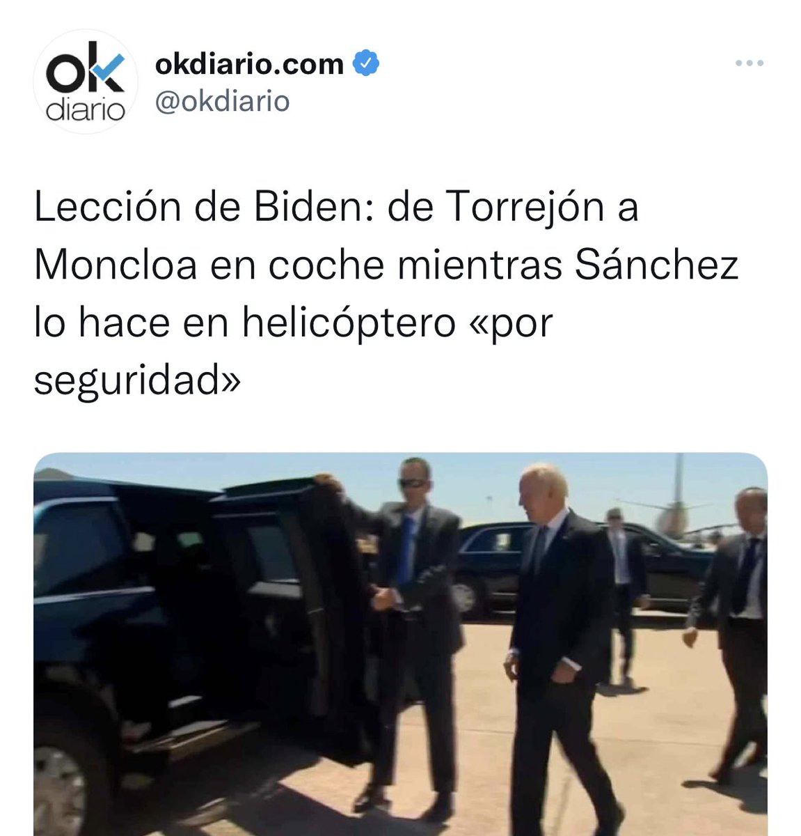Karistofsky's tweet photo. Los otros 400 coches escoltándolo delante y detrás van a pedales. 

Hombre, un poquito de por favor que Pedro ya bastante tiene con lo suyo. https://t.co/oUxsdUzw6Q