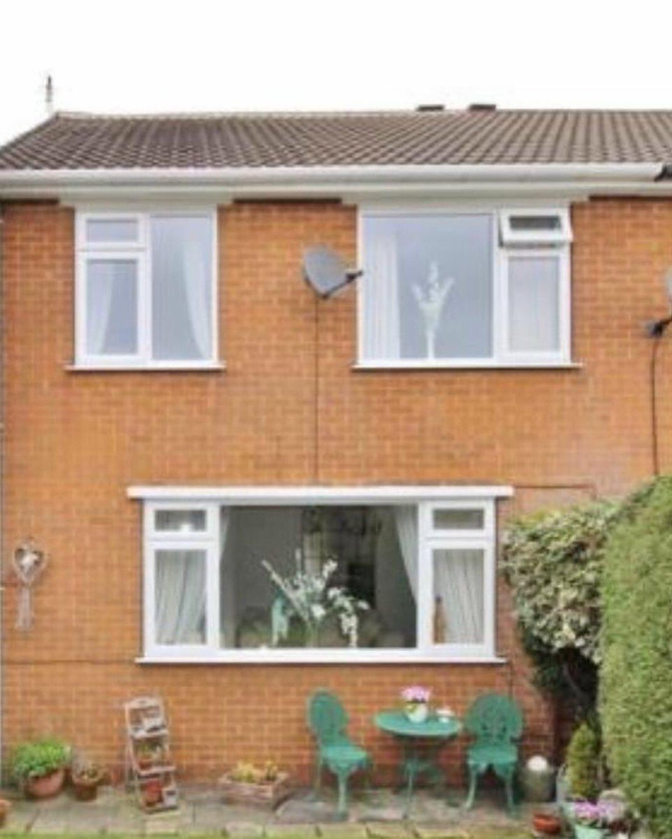 WARWICK_DEV_LTD's tweet photo. Our Eurocell French doors are a great addition to this home, increasing natural light and providing extra access to the garden ☀️🪴🙌🏻

Swipe to see before 👉🏻
📞 0114 2571200 
 #FrenchDoors #Eurocell #PVCDoors #Installation #HappyCustomer #Sheffield #BeforeAndAfter https://t.co/F4ClGR86a4