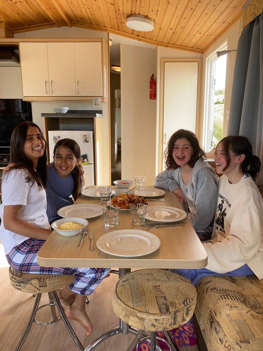 Francis Holland tweet media