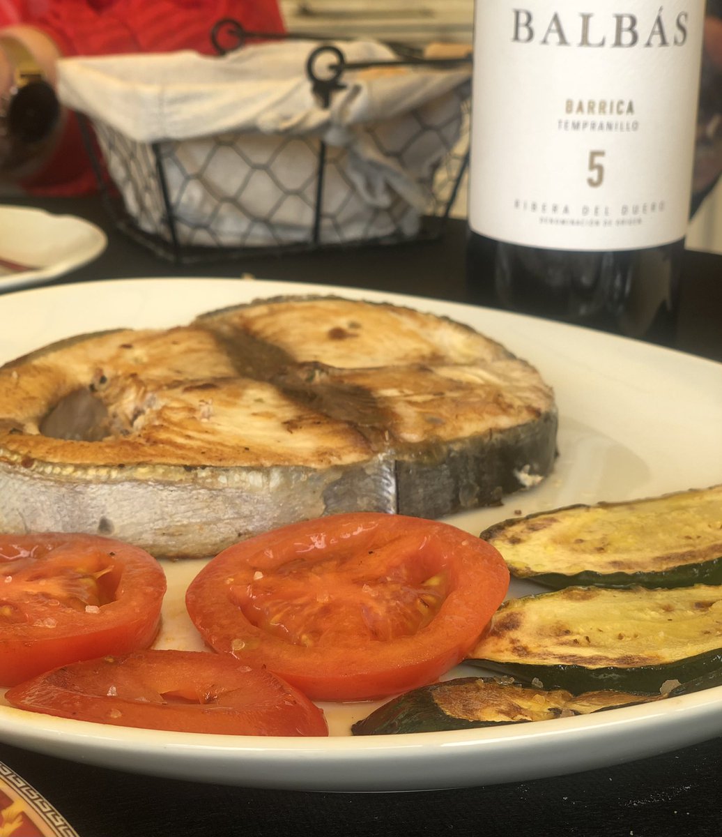 ¡Llegó la temporada del bonito!#bonitodelnorte #comerencantabria #Gastronomía #mesondeborleña