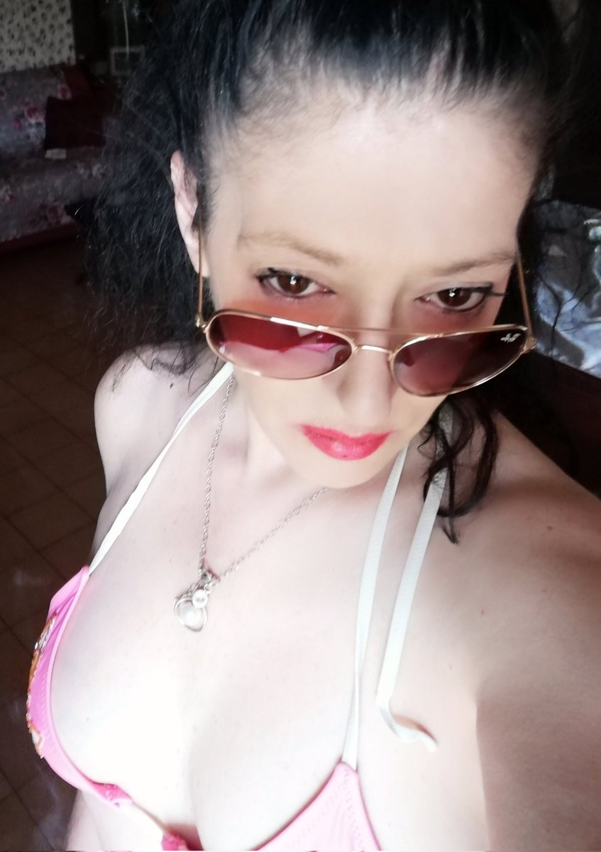 Maria70221974's tweet image. youtu.be/1YhR5UfaAzM
Prova costume riuscita..
Vi risparmio il pezzo di sotto.. Ma ovviamente sta bene! 😎
#ennamooooooo 💞🍻🎸🌹🖤💋