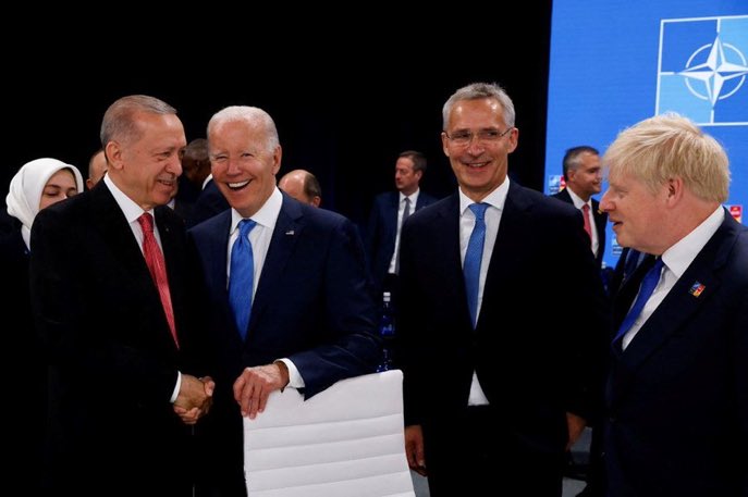 Madrid NATO Liderler Zirvesinden Erdoğan, Joe Biden, Boris Johnson ve NATO Genel Sekreteri Stoltenberg.

#NATO #MadridNATO22 #RecepTayyipErdogan #JoeBiden #BorisJohnson #Stoltenberg