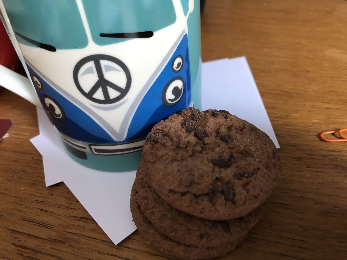 Three cookies today with my brew - someone’s got my mug so I might eat the whole packet!
#Vanillachai #teabreak
