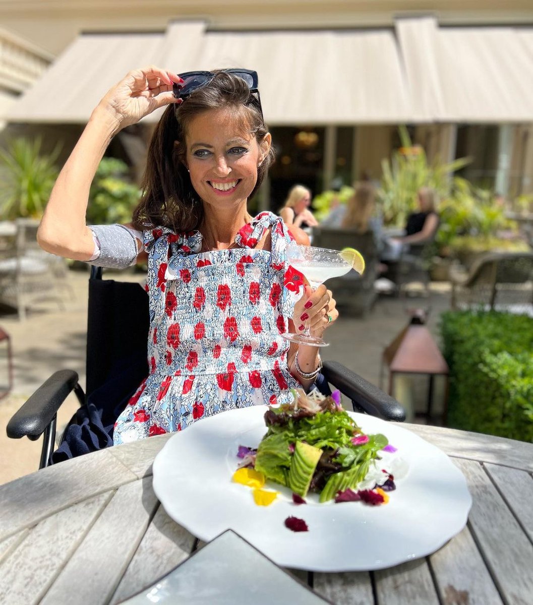 Today we lost an incredible &amp; inspiring woman. 

'Find a life worth enjoying; take risks; love deeply; have no regrets; and always, always have rebellious hope. And finally, check your poo – it could just save your life.'<a href="/bowelbabe/">Deborah James</a>

A tireless campaigner who'll be truly missed 💔