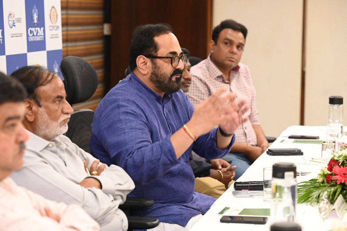 adit_cvmu's tweet image. Glimpses of “NEW INDIA FOR YOUNG INDIA: Techade of Opportunities”

Chief Guest : Shri Rajeev Chandrasekhar, Hon. Minister of State for Skill Development and Entrepreneurship &amp;amp; Electronics and Information Technology, Government of India

#cvmuniversity #cvm #adit @AICTE_INDIA