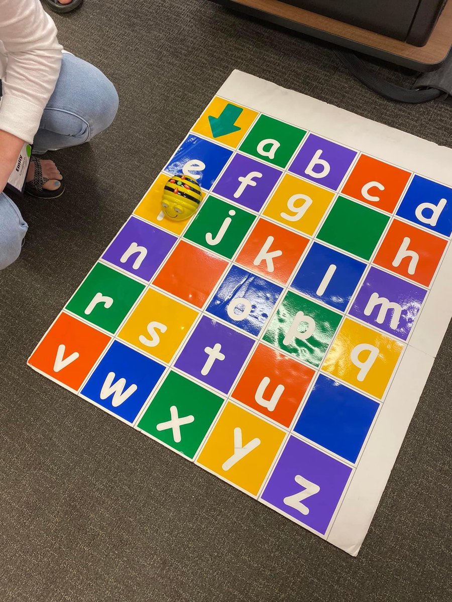 COSMOSIndiana's tweet image. These @shoalselem teachers are learning ways computer science can be integrated into their classrooms! 

They are setting a foundation of CS for all students at SES! 

#digitalnatives #CSPDWeekIN #CSforAll 

@csteachersorg 
@Indiana_CS 
@IndianaCSTA